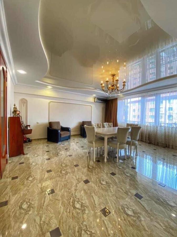 Apartment Dolphin Batumi Eksteriør billede