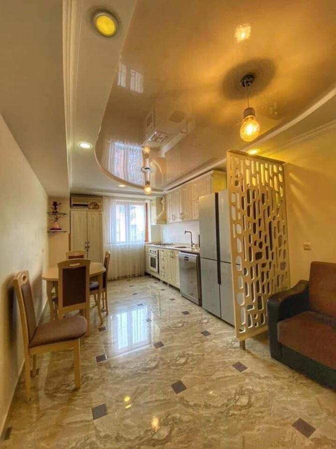 Apartment Dolphin Batumi Eksteriør billede